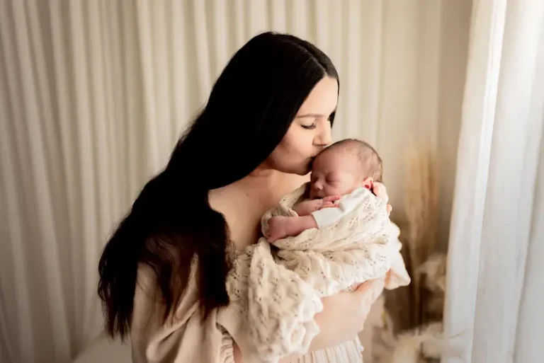 newborn baby forehead kiss